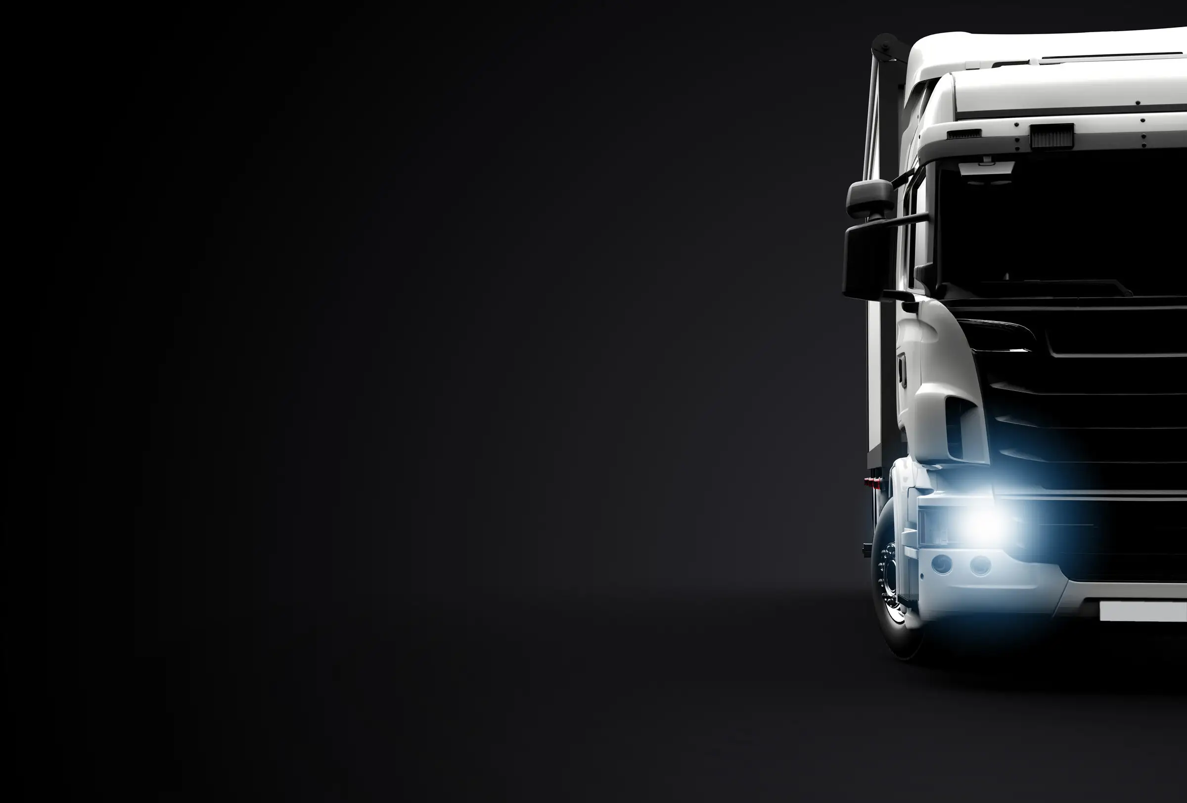 Lkw-Front mit Scheinwerferlicht im Dunkeln